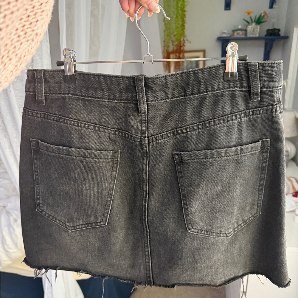 FREE PEOPLE Mini Skirt Zip It Up Black Washed Denim Mini Skirt Zipper Size 30/10 - Picture 3 of 5